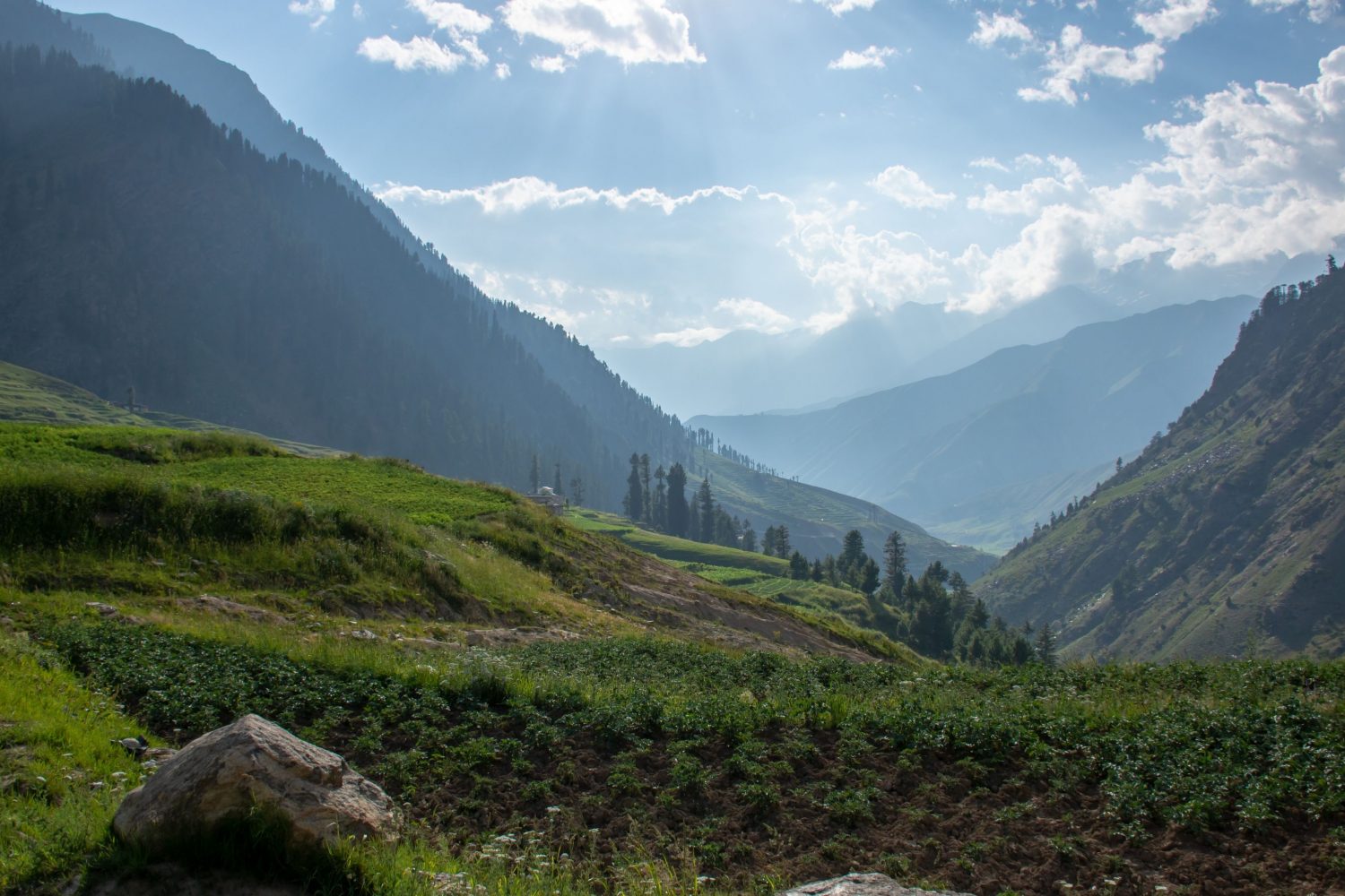 Best Naran Kaghan Tour Packages [2023] | Family Friendly [Private]