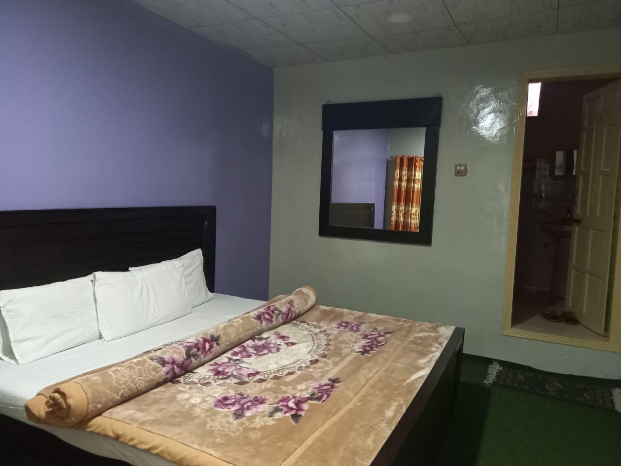 Hotel in Hunza Nagar with Double bed room