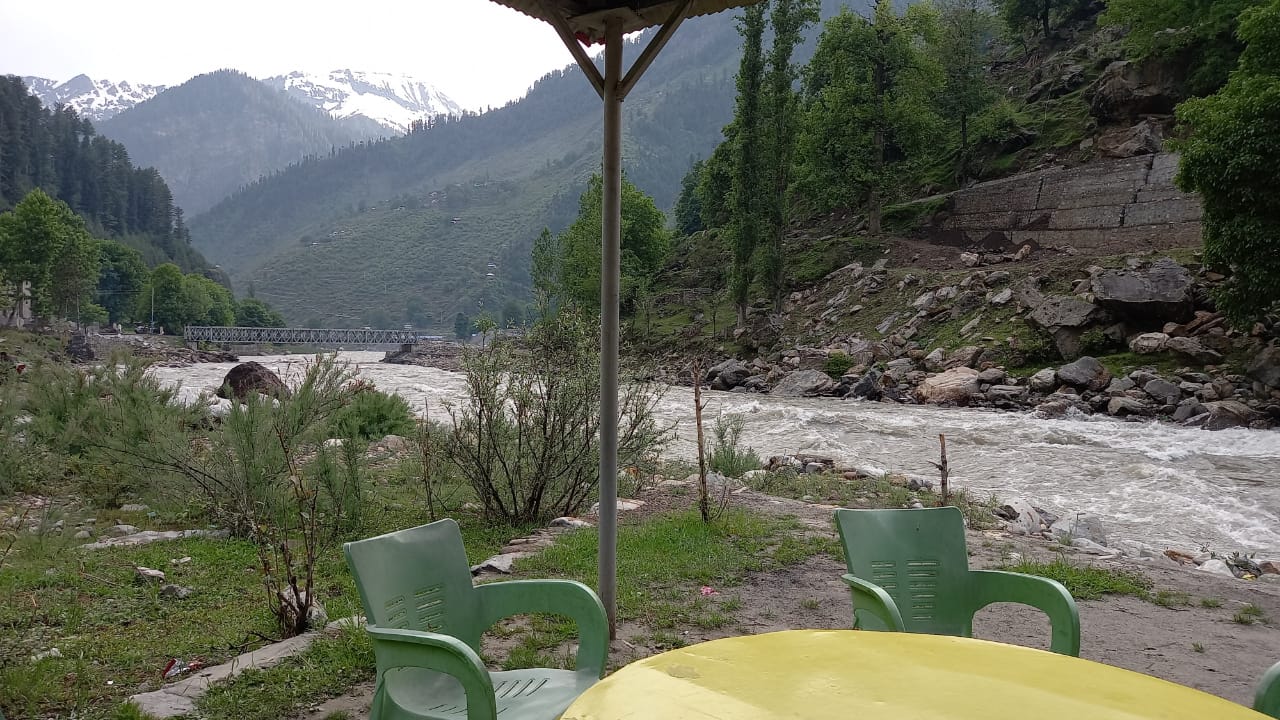Rozefs Resort - Hotel in Kaghan Valley at the bank of Kunhar River